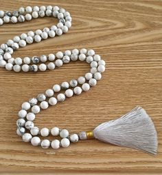 White Gemstone Beads For Gifting, Mens Mala Necklace, Mala Necklace Diy, Staying Calm, Howlite Necklace, Knotted Mala, Mala Meditation, Meditation Prayer, 108 Mala Beads