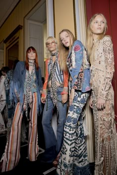 70s Boho Chic, Woodstock 1969 Fashion, 90s Boho Fashion, Gypsycore Outfits, Soul Fashion, Gatsby Gala, Fashion Week Backstage, Zandra Rhodes, Moda Hippie