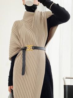 Asymmetrical Outfit, Busy Woman, Pullover Mode, Asymmetrical Sweater, Urban Lifestyle, Mode Inspo, Urban Chic, Sweater Fashion