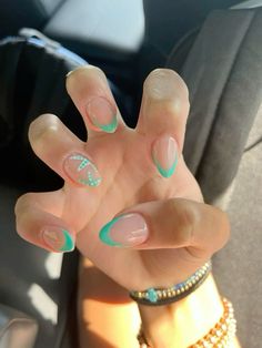 Nail Ideas Tropical Vacation, Teal Starfish Nails, Almond Nails Designs Beach, White Starfish Nails, Ocean French Tip Nails, Blue Starfish Nails, Cute Green Nail Designs, Star Fish Nail Art, Simple Tropical Nails