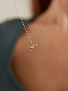 خواتم خطوبة, Horse Memorial, Gold Horse, Horse Necklace, Horse Jewelry, Jewelry Minimalist, Horses Pendant, Jewelry Accessories Ideas, Horse Gifts