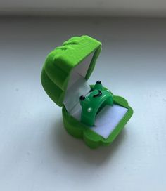 Cute frog ring for any occasion treat your loved one or you bestie 2cm wide at the widest point please message if unsure Couples Engagement Rings, Frog Things, Frog Rings, Frog Ring, Turtle Ring, Frog Jewelry, Weird Jewelry, Frog Gifts, Engagement Rings Couple