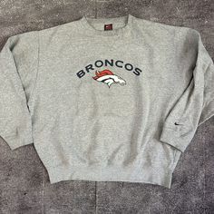 Sweatshirt is in good condition overall has some pilling and shows wear (pictured above) Fits true to size men's 2XL Gray Crewneck, Crewneck Vintage, Grey Crewneck, Castle Rock, Nike Vintage, Denver Broncos, Vintage Nike, Heather Gray, Vintage Men