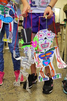 smART Class: Skellies for Dia De Los Muertos Smart Class, Day Of The Dead Art, 4th Grade Art, 3rd Grade Art, Simple Rose, Elementary Art Projects, Art Lessons Elementary, Art Lesson Plans