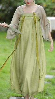 Reform Dress, Fab Dress, Hobbit Hole, Feminine Fashion, Green Square, Medieval Dress, Comfortable Room, Mode Design