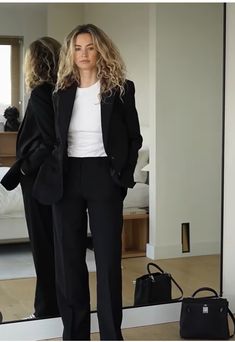 Formal Outfits For Women, Simple Work Outfits, Anouk Yve, Confident Style, Dark Outfits, Formal Outfits, Outfits For Women, New York Street, Work Outfits Women