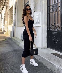 Festival Outfits Cool Weather, Nike Shoes With Dress Outfit, Chicago Summer Style, Summer Party Outfit Aesthetic, Body On Dress Outfit, Neutrals Wardrobe, Dinner Outfit Summer Night Classy, Witte Sneakers Outfit, Brunch Outfit Classy