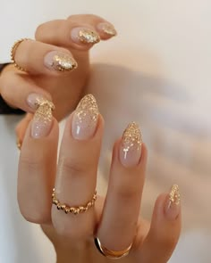 40 Gorgeous Gold Glitter Nails To Glam Up Your Natural Beauty - 300 Colorful Nails, New Year's Nails, Prom Nails, Xmas Nails, Nail Arts, Gold Nails, Cute Acrylic Nails, Ombre Nails