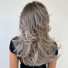 Feathered Hair Cut, Blonde Hair With Lowlights, Feathered Hair, Grey Blonde Hair, Hair With Lowlights, Feathered Bangs, Silver Blonde, Side Hairstyles