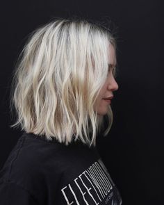 Anh Co Tran on Instagram: “re.FRESH @becca Color: @justinandersoncolor Cut/Style: #anhcotran #lob #softundercut #haircut #losangeles #greathairday #lorealpro” Wavy Bob Hairstyles, Brown Blonde Hair, Short Blonde Hair, Medium Hair Cuts, Grunge Hair, Medium Length Hair Cuts, Blonde Hair Color