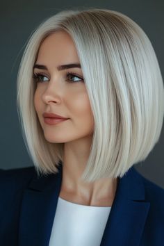 39 Platinum Blonde Hair Colors for All Hot Blondes 💫🔥 Discover the perfect platinum shade to turn up the heat on your look! #PlatinumBlonde #HairGoals Bob Hair With Highlights, Ice Blonde Hair, Blonde Hair Colors, Silver Ash, Platinum Blonde Hair Color, Messy Bob Hairstyles, Lob Hairstyle, Blonde Hair Inspiration, Hairdos For Short Hair