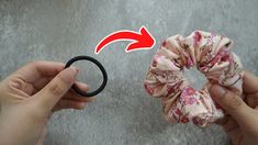 Turning OLD Hair Tie to NEW Scrunchies 😍 Making Scrunchies with Elastic Hair Tie Best Elastic For Scrunchies, Scrunchies Diy With Hair Tie, Making Hair Ties, Scunci Scrunchies Diy, Scranchi On Hair, How To Make A Scrunchie Video, How To Make Hair Accessories Diy, How To Make Hair Scrunchies