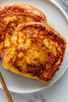 Best Classic French Toast on a plate served with maple syrup Sweet French Toast, French Bread French Toast, Classic French Toast, French Toast Casserole Recipes, Make French Toast, Breakfast Recipes Sweet, French Toast Recipe, Pancakes And Waffles