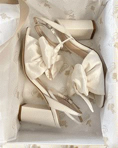 Classic Wedding Shoes, Comfortable Wedding Heels, Wedding Shoes Bow, Comfortable Bridal Shoes, Bridal Footwear, Bride Heels, Satin Wedding Shoes, Wedding Shoes Vintage, Ivory Bridal Shoes