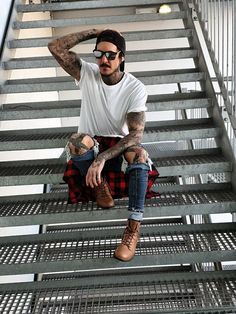 Rock Festival Outfit, Festival Outfits Men, Guy Style, Mens Fashion Jeans, Mens Fashion Casual Outfits, Stylish Mens Outfits, Black Men Fashion, Hippie Outfits