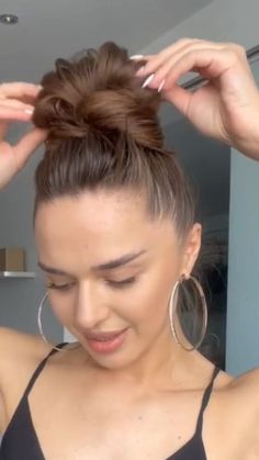 Medium Length Haircut Inspiration, Quick And Easy Buns For Long Hair, Boho Updo Hairstyles, Hair Big Forehead, Reddish Blonde Hair, Ideas For Parties, Hairstyles Design, Hair Highlights And Lowlights, Side Swept Hairstyles