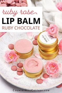 Learn how to make the best DIY chocolate lip balm with real chocolate chips, coconut oil and essential oils! This yummy lip treatment feels soft and moisturizing, protecting your lips against dehydration. The texture is creamy and has a velvety skin feel. The tutorial includes homemade recipes for 8 delicious flavors like white chocolate vanilla, hot chocolate mint, coffee, butterscotch toffee, milk, bittersweet chocolate, and ruby rose chocolate with printable labels.| CountryHillCottage.com Vanilla Hot Chocolate, Chocolate Lip Balm, Butterscotch Toffee, Homemade Coffee Scrub, Coconut Oil And Essential Oils, Mint Coffee, Rose Chocolate, Diy Lip Balm Recipes