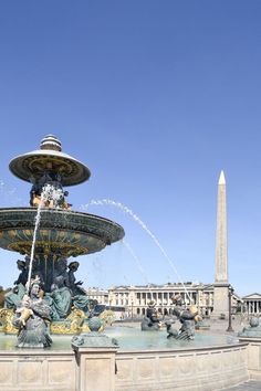 a fountain in front of the washington monument