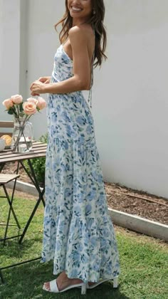 Girl, choose the fun look. This floral maxi dress features a halterneck tie-up and flowy skirt. Style with heels for a look we’re obsessed with. Floral Print Chiffon Maxi Dress, Pleated Party Dress, Vacation Maxi Dress, Boho Mode, Gaun Fashion, Boho Fashion Summer, Maxi Sundress, Floral Print Chiffon, Grad Dresses