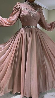 Beautiful Gown Designs, Vintage Evening Dress, Muslim Evening Dresses, Gowns Dresses Elegant, Stylish Short Dresses, Pakistani Fancy Dresses, Modest Dresses Casual, Elegant Prom Dresses