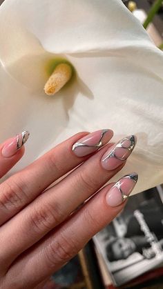 Metallic Nails Design, Unghie Sfumate, Chrome Nails Designs, Soft Nails, Metallic Nails, Silver Nails, Minimalist Nails, Fire Nails, Funky Nails