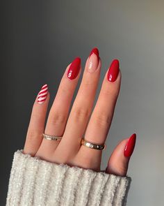 Kutek Disney, Candy Cane Nails, Christmas Nails Easy, Cute Christmas Nails, Christmas Gel Nails, Colorful Nails, Nail Candy