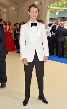 Creative Black Tie, Met Gala Outfits, Ansel Elgort, Gala Outfit, Urban Explorer, Met Gala Red Carpet, Groom Tuxedo