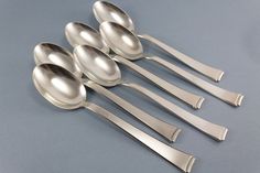 6 schöne Esslöffel, Tafellöffel, WMF Art Deco, Löffel, WMF 2500 Pretty Dining Table, Spoons And Forks, Cake Servers, Motif Art Deco, Vintage Cutlery, Deco Pattern, Vintage Silverware, Art Deco Pattern, Table Table