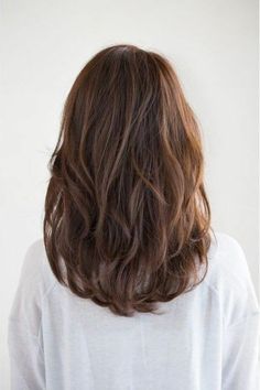 @hairfashionmania8071 #mediumhaircut #layeredhaircuts #Medium Layered Haircuts Outstanding Latest Medium Layered Haircuts Ideas For Girls 2023 On this, you will find100+ Amazing collections of Medium Layered Haircuts Design and how Bob Haircuts guide Hottest Chin-length Graduated Bob Haircuts https://youtu.be/2g4diEbyrnY Hairstyles Long Hair || long hairstyle girl for wedding https://youtu.be/vMFw_bJHPgY On this, you will find100+ Amazing collections of square bob Haircuts Designs and ho Haircuts For Wavy Hair, Layered Haircut, Haircuts For Medium Hair, Long Brown Hair, Haircuts Straight Hair, Short Hair Haircuts, Cut My Hair