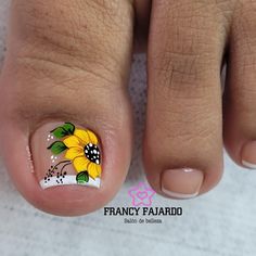 Sunflower Toenails Design, Sunflower Pedicure Ideas, Sunflower Pedicure, Sunflower Toe Nails, Pedicure Tradicional, Pedicure Colors