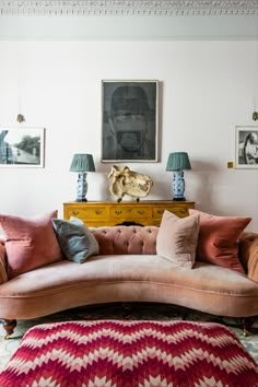 Exclusive luxury vacation rental "Mecklenburgh Square II" in London with onefinestay. Living Room 70s, Homes In London, London Vacation, Mid Century Modern Interiors, London House, Small Apartment Decorating, Lounge Room, Room Aesthetic, Luxury Vacation