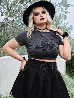 Dark Grey Casual Collar Short Sleeve Knitted Fabric Animal,Halloween  Embellished Medium Stretch  Women Plus Clothing Goth Summer Outfits Plus Size, Dark Clothing Aesthetic, Chubby Goth Outfit, Goth Tea Party, Plus Size Crop Top Outfit, Emo Style Outfits, Moth Graphic