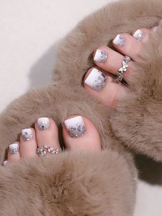 #toenails Nail Art Blanc, Nails With Silver Glitter, White Ombre Nails, Glitter Pedicure, Glitter Toe Nails, White Pedicure, Nails With Silver, Diamond Nail Designs, Press On Toenails