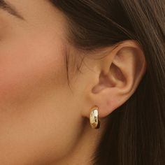 *Buy 2 items, Get 15% OFF your order. Coupon applied at checkout.* Create an effortless look with our small dome hoop earrings. The perfect everyday lightweight hoop to add style to your outfits. These small chunky hoops come in high quality 18k gold plating. 18K Gold Hoop Earrings Small Hoop Earrings Chunky Hoop Earrings Statement Earrings Small Chunky Hoops Gold Hoops Gold Earrings Gift for Her   - Hypoallergenic  - Diameter: 15.5 mm. - Thickness: 6 mm. - Made in 18k gold plated - 1 Year warranty All jewelry is handmade & designed by hand from Heart Made of Gold. GIFT WRAP AVAILABLE TO PURCHASE: https://www.etsy.com/listing/902780367/gift-wrap-for-gift-jewelry-pouch-jewelry?ref=shop_home_active_1&pro=1 HOW TO CARE FOR YOUR JEWELRY + All gold plated jewelry has a coat to help from tarnish Gold Hoop Earrings Aesthetic, Makeup Jewels, Hoop Earrings Aesthetic, Thick Gold Hoop Earrings, Hoop Earrings Chunky, Small Earrings Gold, Thick Gold Hoops, Statement Earrings Gold, Earrings Small Hoop