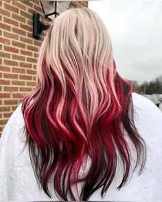 Κούρεμα Bob, Split Dyed Hair, Hair Color Underneath, Vivid Hair Color, Cute Hair Colors, Dyed Hair Inspiration, Fishtail Braid, Pretty Hair Color, Alternative Hair