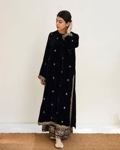 Velvet Pakistani Dress, Velvet Dress Designs, Shirt Trouser, Stylish Short Dresses, Pakistani Dresses Casual, Pakistani Fashion Party Wear, Pakistani Fancy Dresses, Beautiful Pakistani Dresses, Pakistani Dress