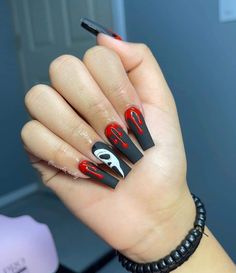 Spooky Nail Ideas Acrylic, Horror Movie Acrylic Nails, Uñas Scary Movie, Halloween Horror Nails, Halloween Scary Nails, Halloween Movie Nails, Scary Movie Nails