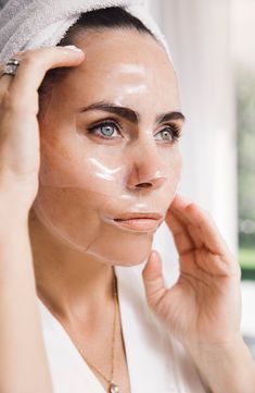 What it is: A deeply hydrating face mask with hyaluronic acid that helps supercharge your BIOEFFECT serums.Who it's for: All skin types.What it does: This cooling, calming hydrogel mask features only 13 ingredients that were carefully selected to promote maximum penetration and absorption of Barley EGF in BIOEFFECT serums. Skin looks softer, smoother, plumper and deeply moisturized. As a protein, Barley EGF prefers a moisture-rich environment. The longer the surface of the skin is kept moist, th Hydrating Face Mask, Hyaluronic Serum, Nude Lipstick, Hydrating Mask, Beauty Skin Care Routine, Pencil Eyeliner, Barley, All Skin Types, Fragrance Free Products