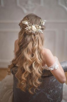 Ethereal Hair Styles, Ivory Wedding Flowers, Formal Hair, Curly Wedding Hair, Rings Ideas, Hair Wreaths, Hairstyle Inspiration