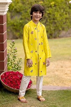 Shop for Panchhi by Kanupriya Tibrewala Green Jugnu Embroidered Jacket Kurta Set For Boys Online at Aza Fashions Kalamkari Kurta, Motifs Embroidery, Designer Boys, Boys Kurta, Green Mirror, Set Saree, Beads Work, Kids Designer Dresses, Satin Pants