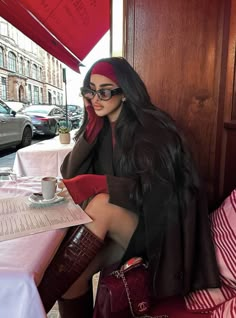 Slim Thick Outfit Aesthetic, Thick Legs Outfit, Romantic Essence Style, Virtual Window, Classy Goth, Fashion Philosophy, Uk Fits, Asthetic Pics, Nepo Baby