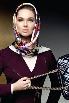 Платок-основа: изюминка для базового гардероба – Ярмарка Мастеров Dress And Scarf Outfit, Dress And Scarf, Iranian Fashion, Hooded Sweatshirt Dress, Head Scarf Styles, Scarf Outfit, Style Hijab, Modest Dress, Scarf Dress