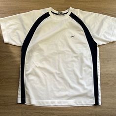 Nike Short, Instagram White, Streetwear Men Outfits, Sport Shirt, 가을 패션, Long Sleeve Bodycon, Vintage Pieces, Nike Shirts