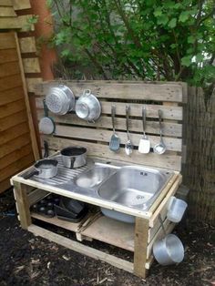 an outdoor kitchen made out of wooden pallets