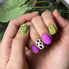 Яркий д Cute And Easy Nails, Trendy Summer Nails 2023, Trendy Summer Nails, Oval Nails Designs, Summer Nails 2023, Nails Art Designs, Funky Nail Art, Retro Nails, Square Nail Designs