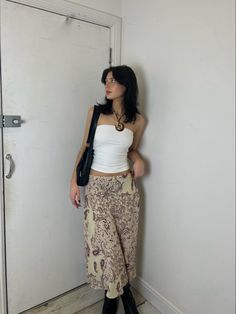 White Chunky Boots Outfit Summer, White Long Skirts Outfit, First Date Outfit Outdoors, Vintage Maxi Skirt Outfits, Outfit Ideas Maxi Skirt, Below The Knee Skirt Outfits, Vintage Long Skirt Aesthetic, Long Boots Outfit Summer, Statement Skirt Outfit