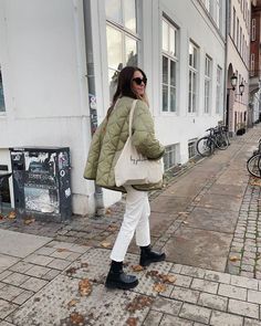 Winter Street Style 2022 Women, Autumn Street Style 2022, Quilt Jacket Street Style, 2022 Winter Street Style, Quilted Vest Street Style, Danish Style Fashion Copenhagen, Copenhagen Street Style Winter 2023, Copenhagen Fall Fashion, Aw23 Street Style