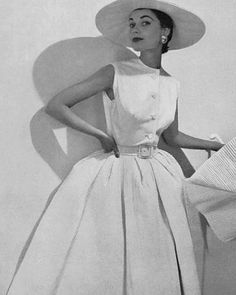 Givenchy, 1953. #vintage #retro #fashion #givenchy #50s 1952 Fashion Women, 1952 Fashion, 1950 Style, Fashion 60s, 50's Fashion, Glamour Vintage