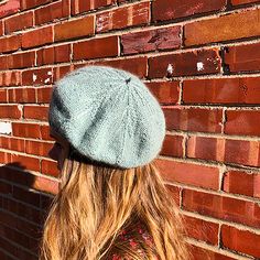 An adorable beret for exploring the cobblestones of Paris!


 It will accompany a little dress like jeans and boots with its little feminine touch. It is knitted in the round and seamless.

 Pompom on the hat : It is explained in our free tutorials on our Youtube channel: ttps://www.youtube.com/ playlist?list=PLmBLD_ nytus1LHG5bQjI8CHuITQNNz0b8 
 
 



 Necessary material



 1 ball of Merino wool by Knitting for Olive (100% merino wool - 250 m/100 gr)




 1 ball of Soft Silk Mohair yarn by Kn Frost Flower, Knitting For Olive, Mohair Yarn, Online Tutorials, Knit In The Round, Circular Needles, Knitting Techniques, Little Dresses, Free Tutorial