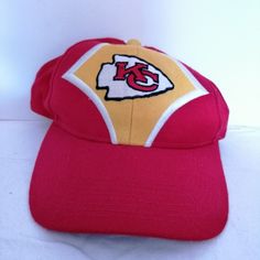 a red and yellow hat with the kansas chiefs logo on it's front side